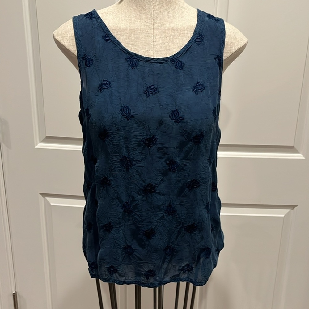 Johnny Was navy sleeveless top with embroidered roses size med